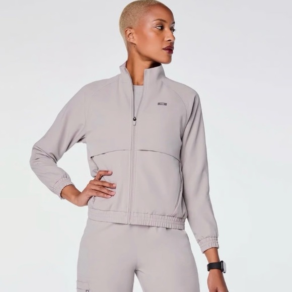 Figs Women's Sydney Scrub Jacket size medium- cement gray - Picture 1 of 6